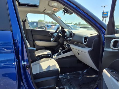 Used 2025 Hyundai Venue SEL FWD image 22