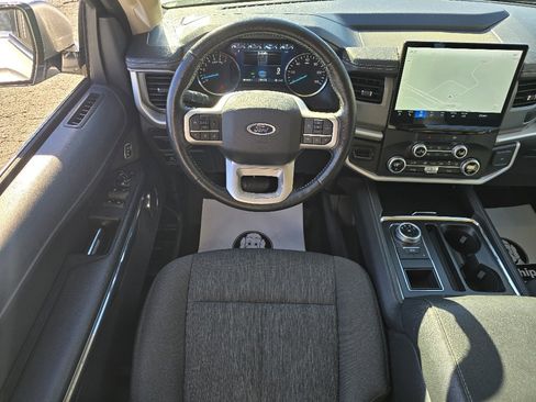 Used 2022 Ford Expedition XLT image 3