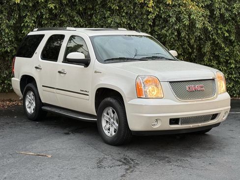 Used 2012 GMC Yukon Denali image 2