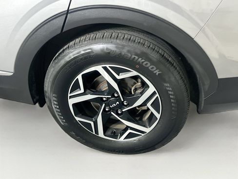 Used 2025 Kia Sportage LX FWD image 11