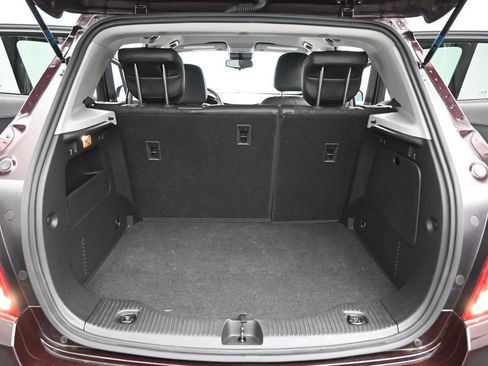 Used 2020 Chevrolet Trax LT w/ LT Convenience Package FWD image 17