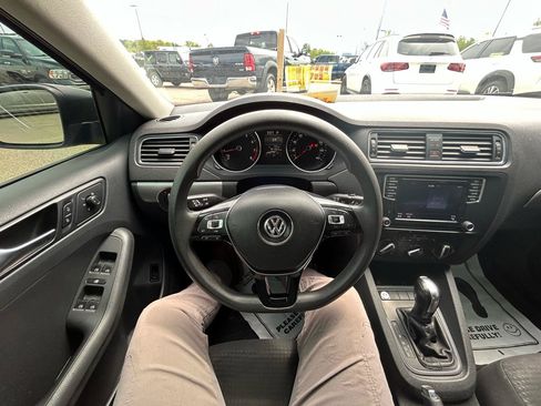 Used 2016 Volkswagen Jetta SE FWD image 28