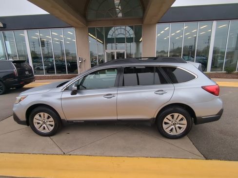 Used 2019 Subaru Outback 2.5i Premium image 8