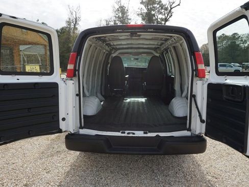 Used 2010 Chevrolet Express 1500 image 20