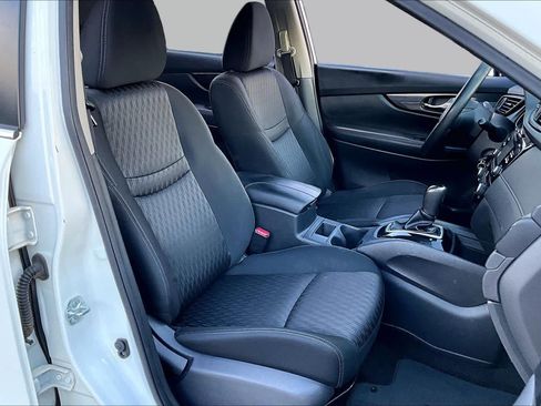 Used 2017 Nissan Rogue S w/ Appearance Package FWD image 9