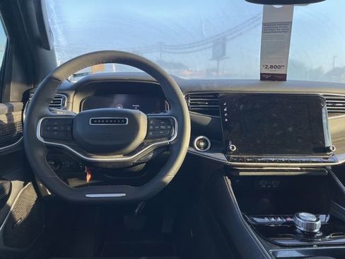 Used 2022 Jeep Wagoneer Series II RWD image 10