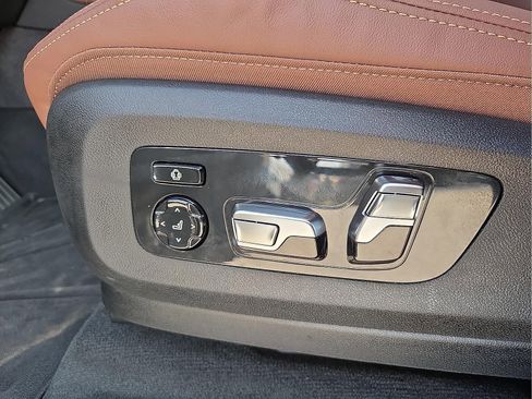 Used 2026 BMW X7 xDrive40i w/ Premium Package image 15