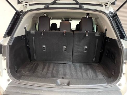 Used 2024 Nissan Pathfinder SV image 14