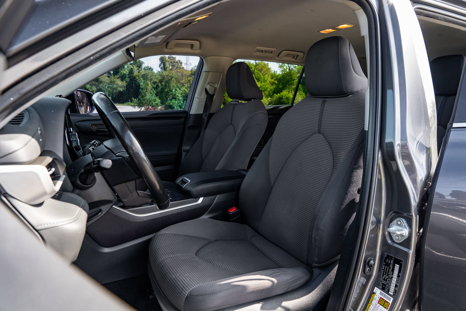 Used 2024 Toyota Highlander LE FWD image 20