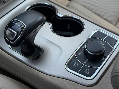 Used 2014 Jeep Grand Cherokee Limited w/ Luxury Group II AWD/4WD image 26