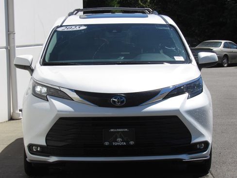 Certified 2025 Toyota Sienna XLE w/ XLE Plus Package AWD/4WD image 3