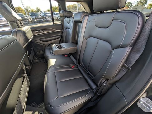 New 2025 Jeep Grand Cherokee Limited image 16