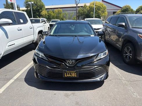 Used 2019 Toyota Camry LE FWD image 19