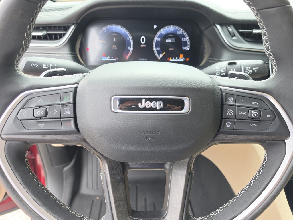 Certified 2025 Jeep Grand Cherokee Limited w/ Trailer Tow Package AWD/4WD image 30