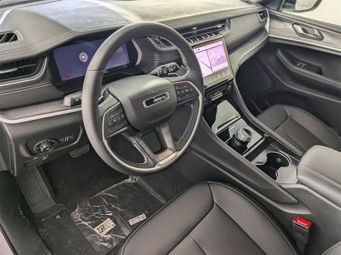 New 2025 Jeep Grand Cherokee Limited image 7