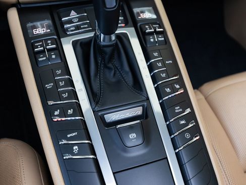 Used 2018 Porsche Macan Sport Edition image 38