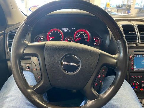 Used 2011 GMC Acadia Denali image 18