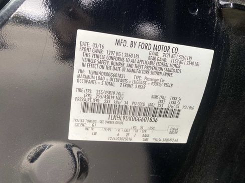 Used 2016 Lincoln MKS image 30