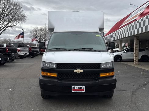 Used 2019 Chevrolet Express 3500 w/ Driver Convenience Package RWD image 2