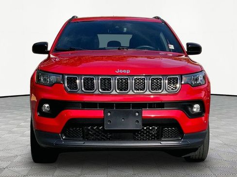 Used 2023 Jeep Compass Latitude w/ Convenience Group AWD/4WD image 2