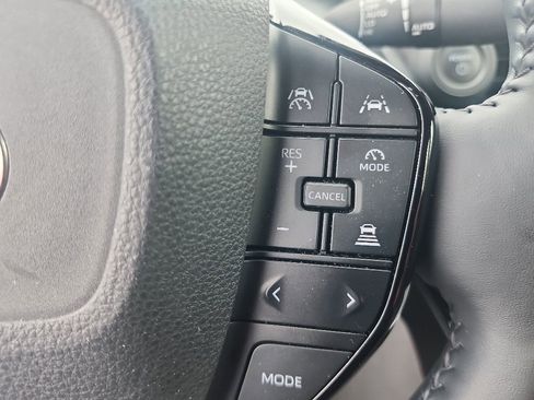 Used 2025 Toyota Prius FWD image 7