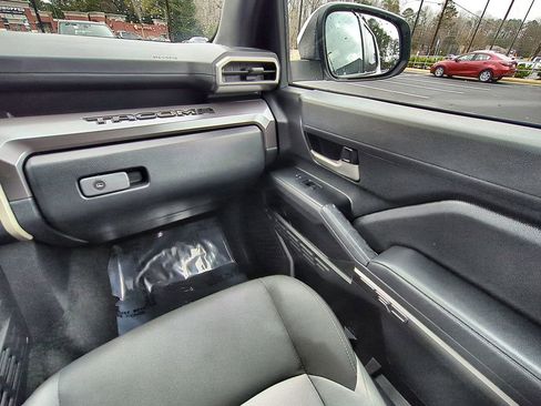 Used 2024 Toyota Tacoma TRD Off-Road image 17