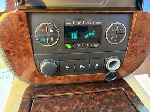 Used 2013 GMC Yukon Denali AWD/4WD image 30
