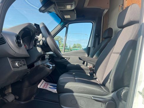 Used 2024 Mercedes-Benz Sprinter 4500 image 14
