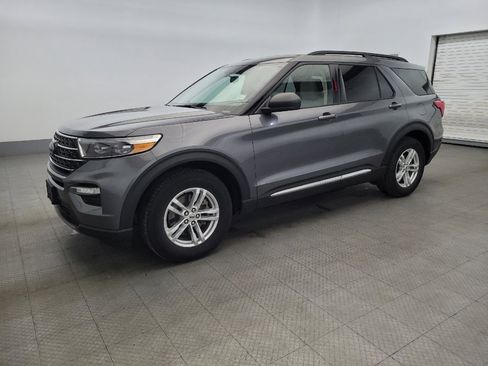 Used 2022 Ford Explorer XLT w/ Equipment Group 202A image 2