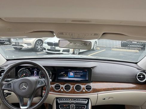 Used 2017 Mercedes-Benz E 300 4MATIC image 3