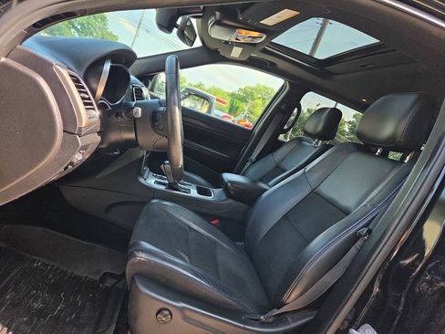 Used 2019 Jeep Grand Cherokee Altitude AWD/4WD image 14