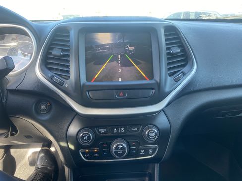 Used 2015 Jeep Cherokee Limited w/ Luxury Group image 12