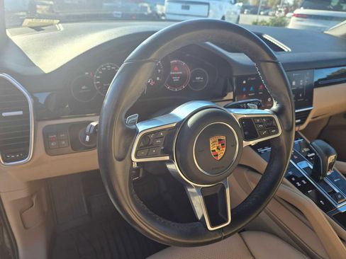 Used 2023 Porsche Cayenne Platinum Edition image 27