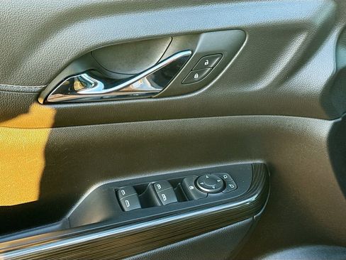 Used 2023 GMC Acadia SLT image 19