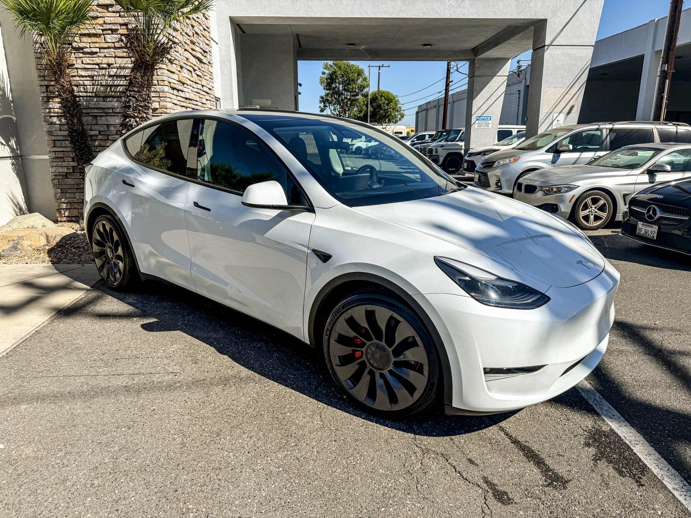Used 2023 Tesla Model Y Performance AWD/4WD image 2