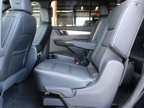 Used 2025 Buick Enclave Preferred FWD image 36