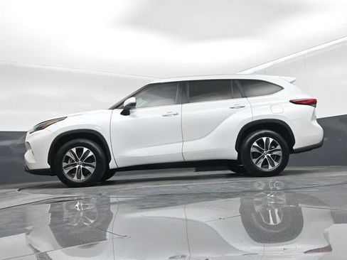 Used 2023 Toyota Highlander XLE FWD image 49