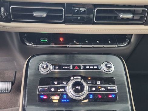 Used 2022 Lincoln Nautilus Reserve image 15