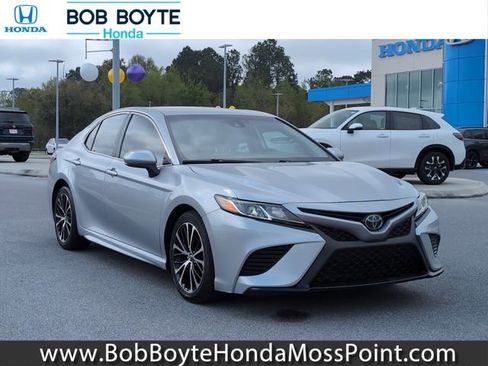 Used 2019 Toyota Camry SE image 1