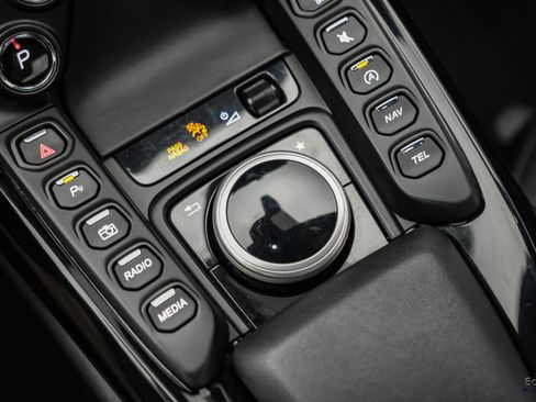 Used 2022 Aston Martin V8 Vantage Coupe RWD image 60