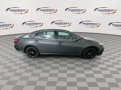 Used 2018 Toyota Avalon XLE image 9