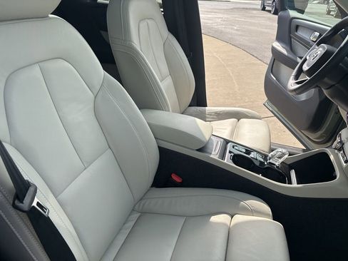 Certified 2023 Volvo XC40 B5 Ultimate AWD/4WD image 42