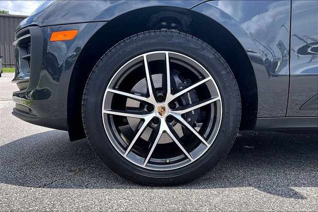Used 2025 Porsche Macan AWD/4WD image 33