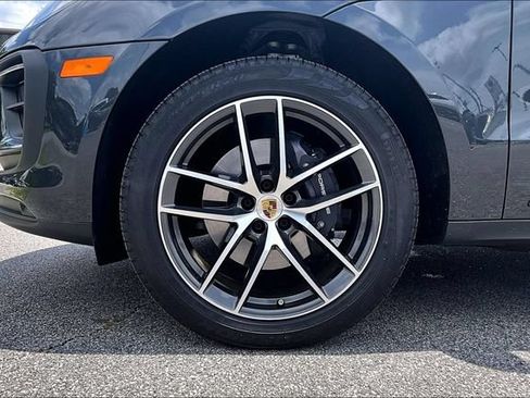 Used 2025 Porsche Macan AWD/4WD image 33