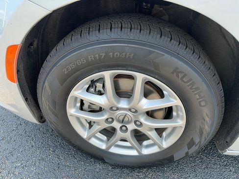 Certified 2024 Chrysler Pacifica Touring-L FWD image 17