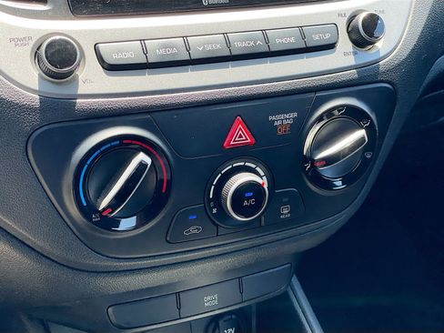 Used 2020 Hyundai Accent SE FWD image 12