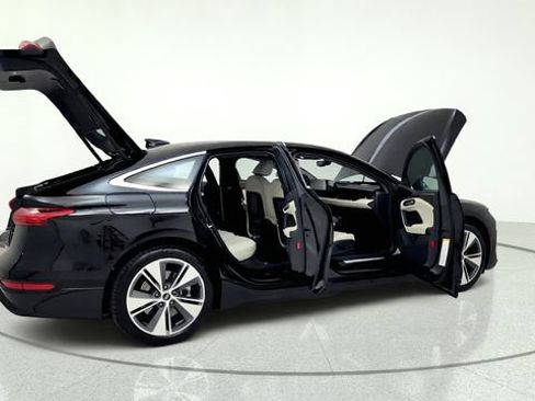 Used 2025 Audi A6 e-tron Premium Plus w/ Premium Plus RWD image 19