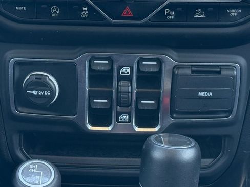 Used 2023 Jeep Gladiator Overland AWD/4WD image 6