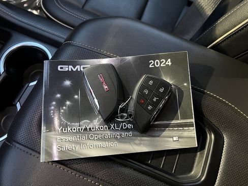Used 2024 GMC Yukon XL SLT image 45