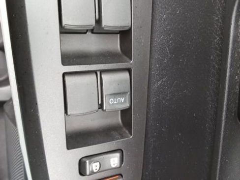 Used 2020 Toyota Tundra SR5 w/ SR5 Leather Package image 19